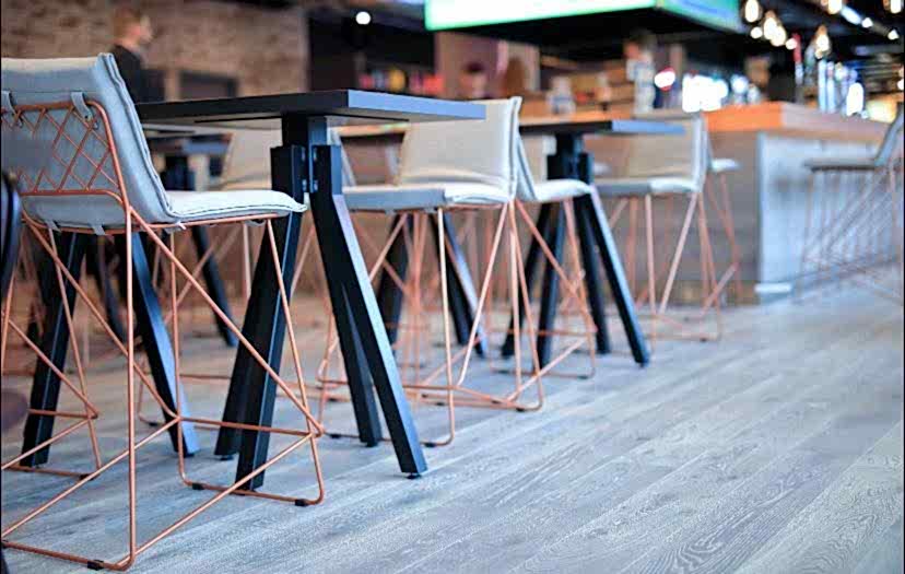 Bar Stools (1) Restaurant chairs with metal legs